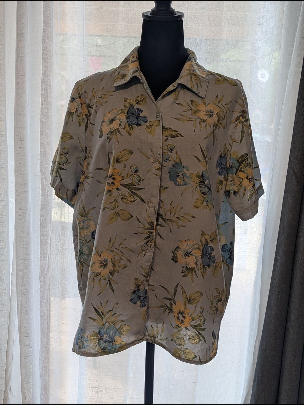 Floral Linen Blend Button-Down Short Sleeve Blue/Yellow Blouse. Size Large.